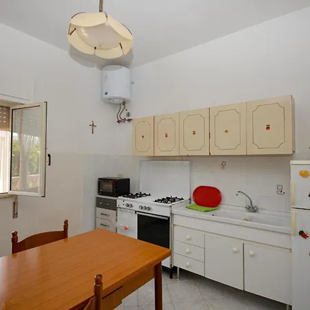2 Bedroom Pet Friendly Home In Comiso