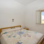 2 Bedroom Pet Friendly Home In Comiso * 코미소